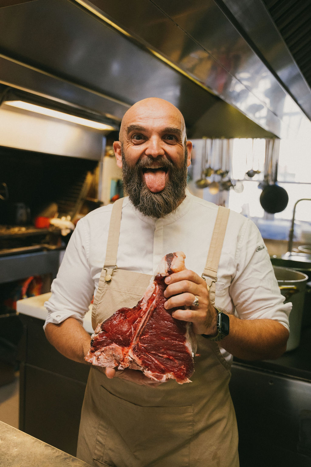Un cuoco in cucina